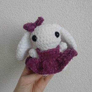 Lapin blanc - robe violette